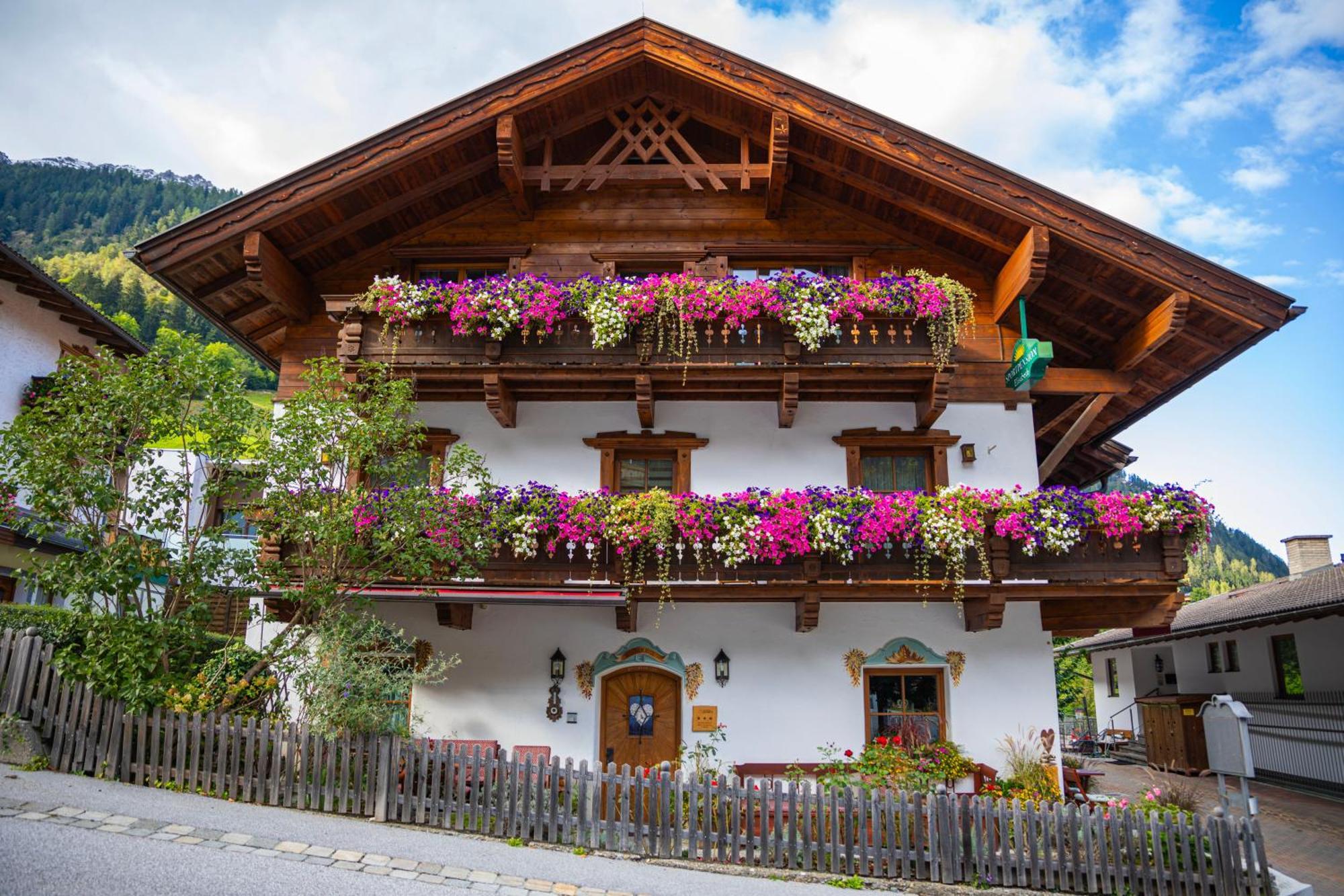 Sportpension Elisabeth Neustift im Stubaital Exterior foto